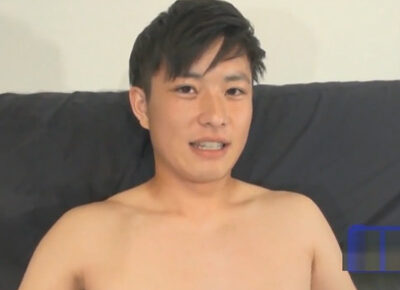 【ゲイ動画】20歳のノンケ素人イケメンがケツワレ姿で撮影に挑む！太マラや金玉を舐られ恥ずかしい体勢での手コキで搾られる精液！